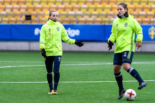 Kosovare Asllani och Marija Banusic