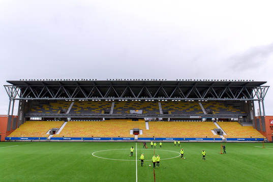 Spelare värmer upp på Borås Arena