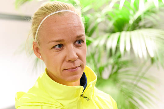 Caroline Seger blir intervjuad