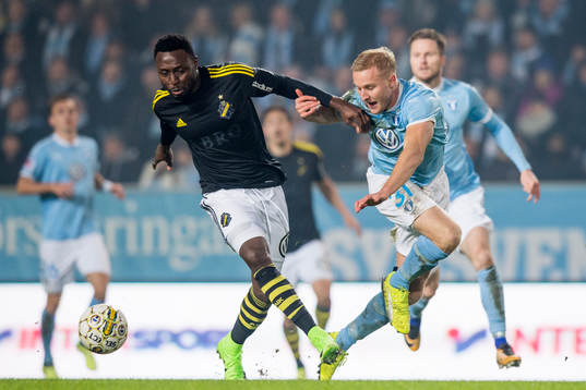 s Chinedu Ogbuke Obasi och Malmö FFs Franz Brorsson
