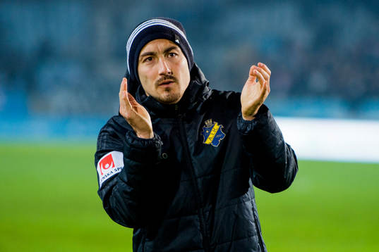 s Stefan Ishizaki tackar publiken