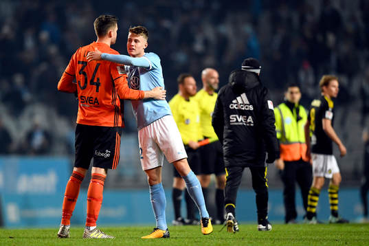 s målvakt Oscar Linnér och Malmö FFs Mattias Svanberg
