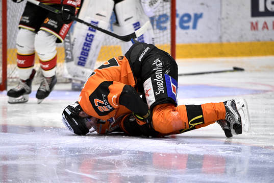 Karlskronas Henrik Nilsson grinar illa