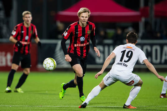 Brommapojkarnas Tim Söderström och Dalkurds Kujtim Bala