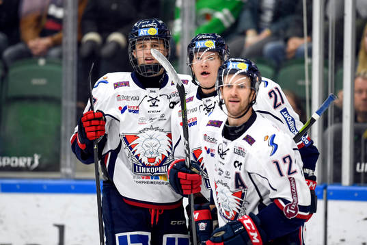 Linköpings Emil Sylvegård jublar med lagkamrater