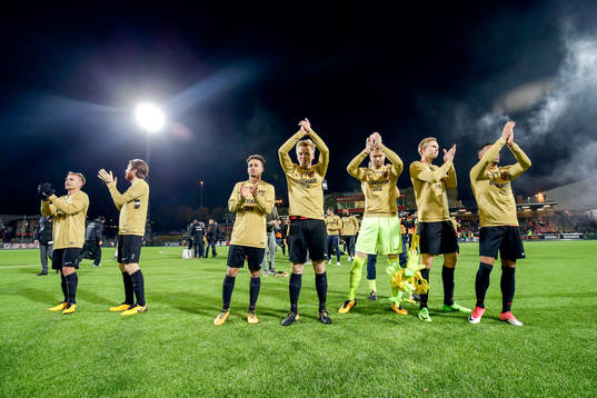 Brommapojkarnas spelare jublar
