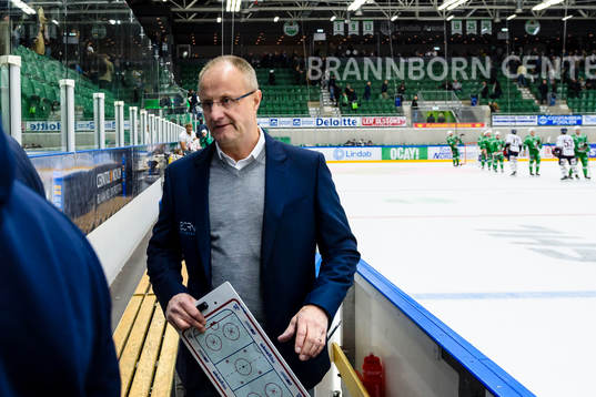 Röglestränare Anders Eldebrink deppar när han lämnar