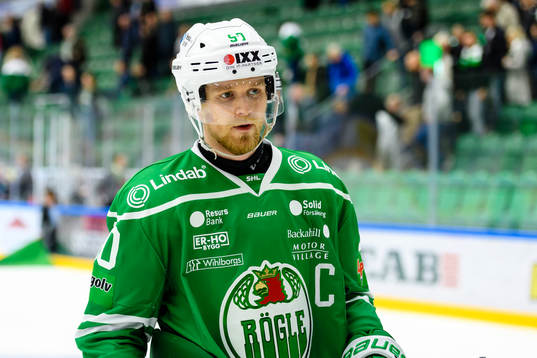 Rögles Ted Brithén deppar när han lämnar isen