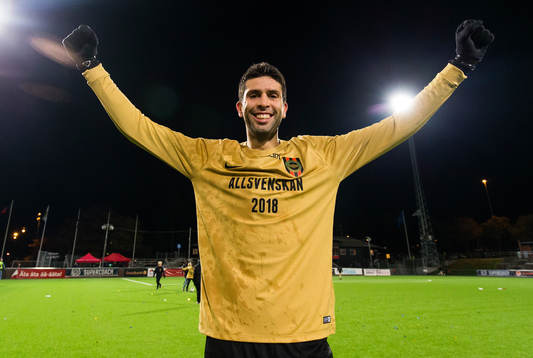 Brommapojkarnas Luca Gerbino Polo jublar