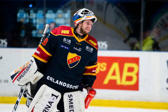 Djurgårdens målvakt Adam Reideborn ser glad ut
