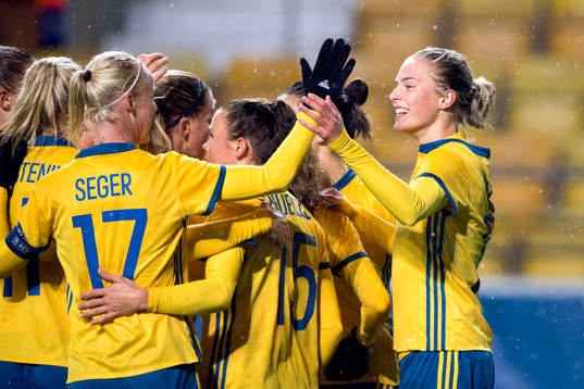 Sveriges Line Hurtig jublar med lagkamrater