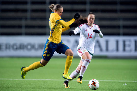 Sveriges Lina Hurtig och Ungerns Evelin Mosdoczi