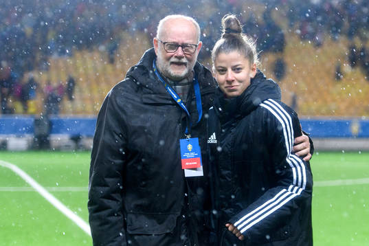 Ungerns Petra Kocsan blir utsedd till matchens lirare