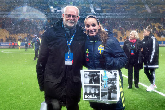 Sveriges Kosovare Asllani blir utsedd till matchens lirare