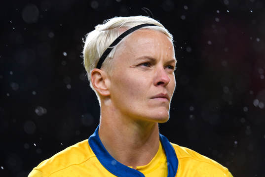 Sveriges Nilla Fischer vid lineup innan VM-kvalmatchen i