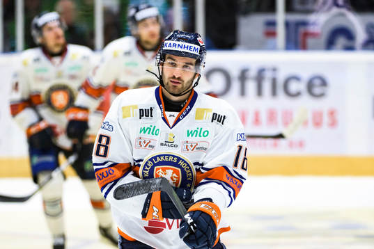 Växjös Andrew Calof jublar