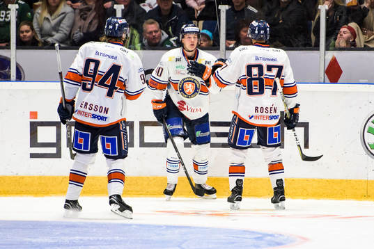 Växjös Elias Pettersson jublar