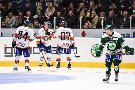 Växjös Elias Pettersson jublar