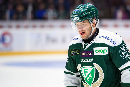 Färjestads Niklas Fogström åker ut med blödande mun