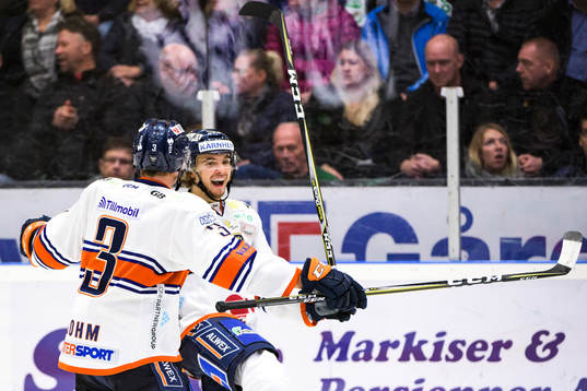 Växjös Oliver Bohm och Adam Brodecki jublar