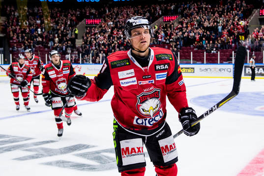 Malmö Redhawks Max Görtz jublar