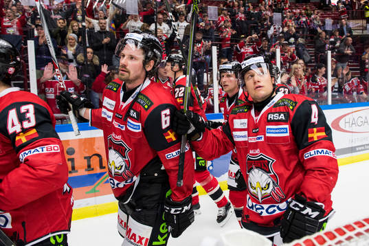 Malmö Redhawks Stefan Warg och Tuukka Mäntylä tackar