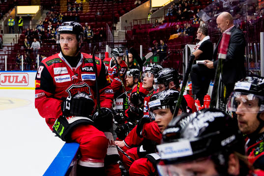 Malmö Redhawks Anton Mylläri på bänken