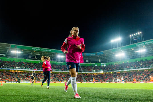 Emilie Bosshard Haavi of Norway warms up