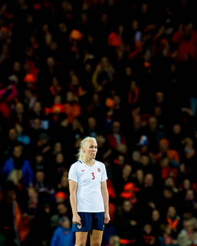 Maria Thorisdottir of Norway looks dejected as Netherlands