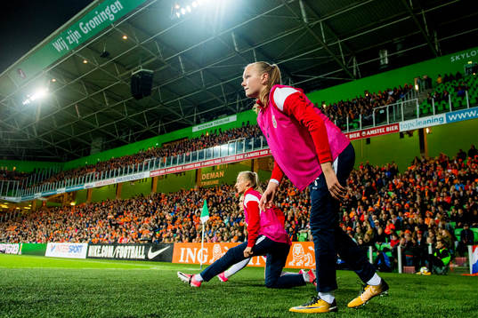 Frida Maanum of Norway warms up