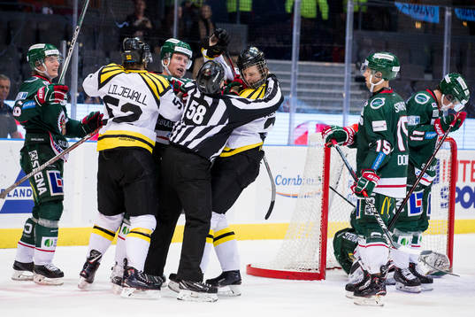 Frölundas John Nyberg i bråk med Brynäs Christopher