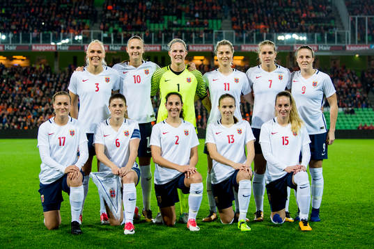Maria Thorisdottir (2nd row), Caroline Graham Hansen,