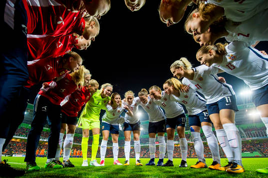 Bläddra bland fler bilder av Football, FIFA Women's World Cup Qualifier, Netherlands - Norway