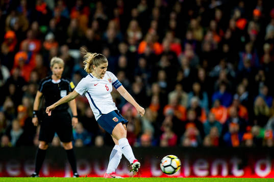Maren Mjelde of Norway misses