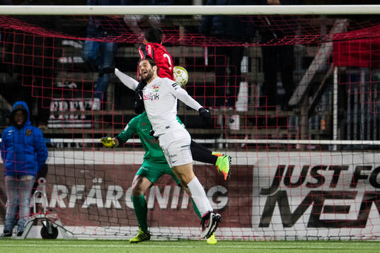 Brommapojkarnas Luca Gerbino Polo gör 1-0 för