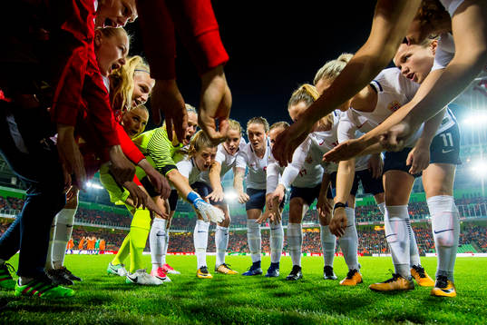Norway's captain Maren Mjelde gathers the team in a circle