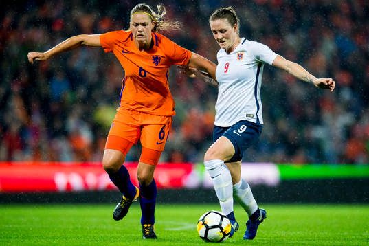 Anouk Dekker of Netherlands and Isabell Herlovsen of Norway