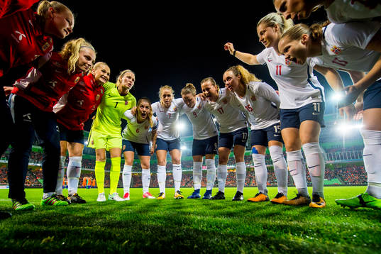 Norway's captain Maren Mjelde gathers the team in a circle