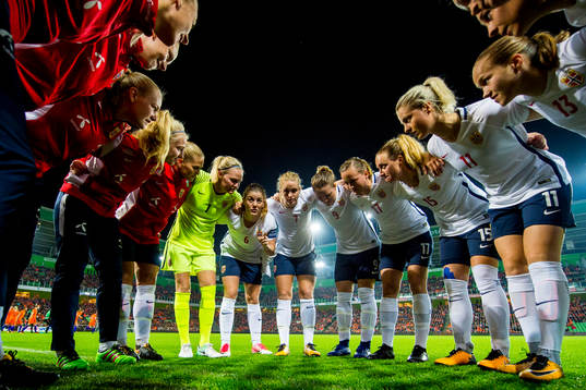 Norway's captain Maren Mjelde gathers the team in a circle