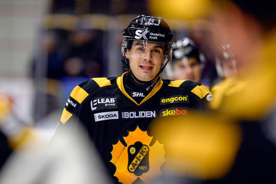 Skellefteås Linus Lindström jublar