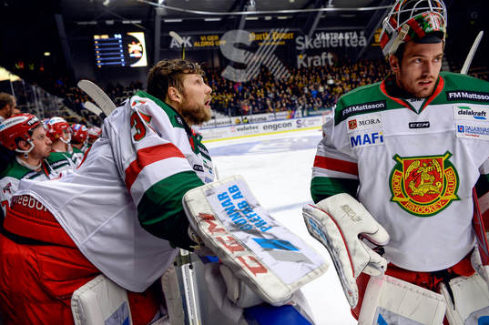 Moras målvakt Christian Engstrand och målvakt Mattias