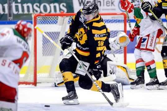 Skellefteås Linus Lindström täcker skott