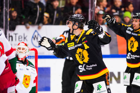 Skellefteås Adam Pettersson jublar