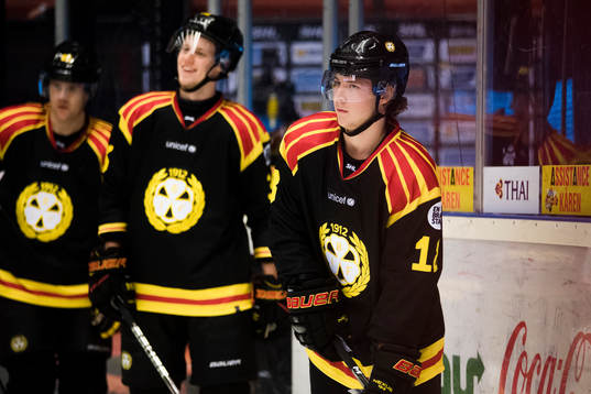 Brynäs Adam Hirsch före ishockeymatchen i SHL mellan