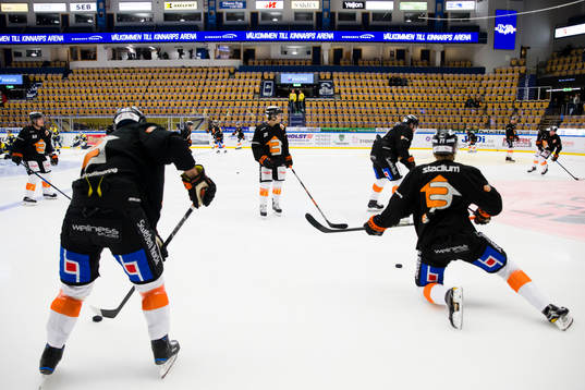 Karlskronas spelare värmer upp