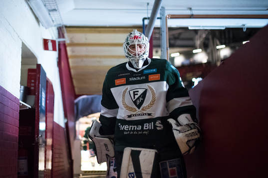 Färjestads målvakt Lars Haugen före ishockeymatchen i