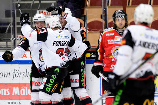 Malmö Redhawks Filip Lennström jublar med lagkamrater