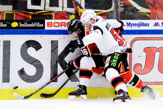 Luleås Niklas Olausson och Malmö Redhawks Anton Mylläri