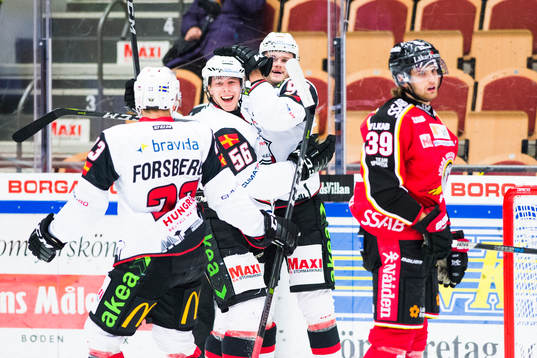 Malmö Redhawks Filip Lennström jublar