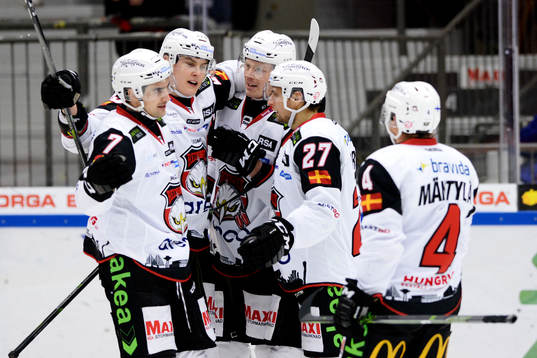 Malmö Redhawks Fredrik Händemark jublar med lagkamrater